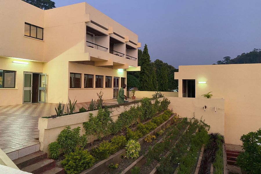 Hôtel les Cascades, a hotel in Man, Côte d'Ivoire, is a great place to stay when hiking Dent de Man